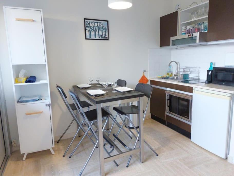 Studio Eleverca 3*- Rez De Jardin Terrasse - Axelle Loc'Appart Mandelieu La Napoule Luaran gambar