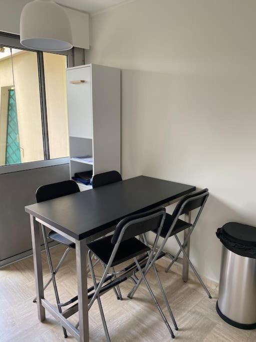 Studio Eleverca 3*- Rez De Jardin Terrasse - Axelle Loc'Appart Mandelieu La Napoule Luaran gambar