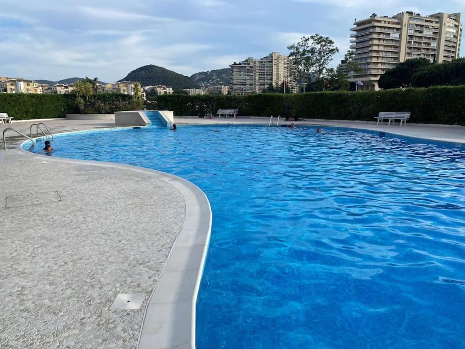 Studio Eleverca 3*- Rez De Jardin Terrasse - Axelle Loc'Appart Mandelieu La Napoule Luaran gambar