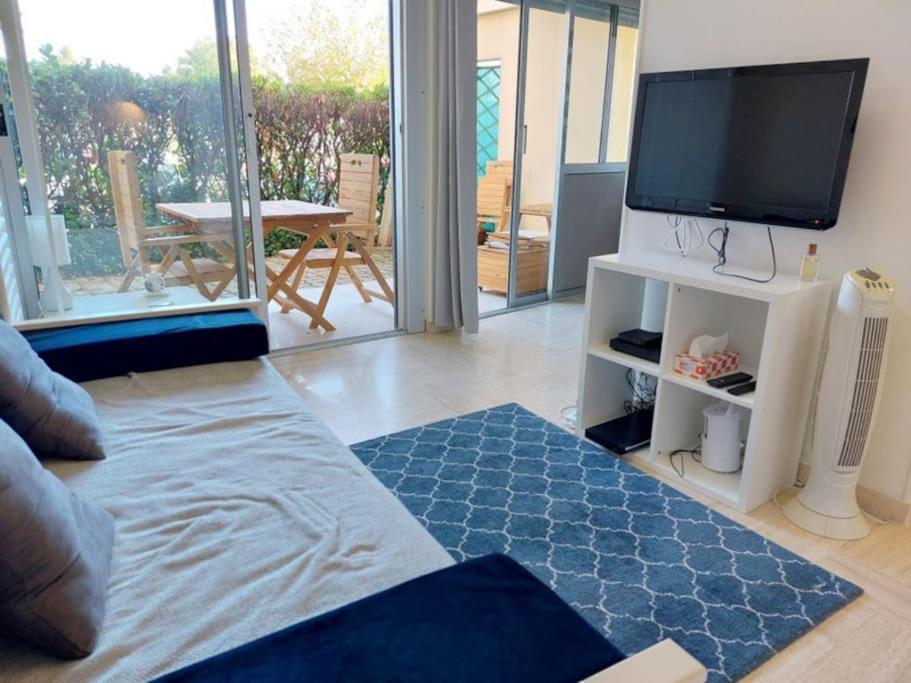 Studio Eleverca 3*- Rez De Jardin Terrasse - Axelle Loc'Appart Mandelieu La Napoule Luaran gambar