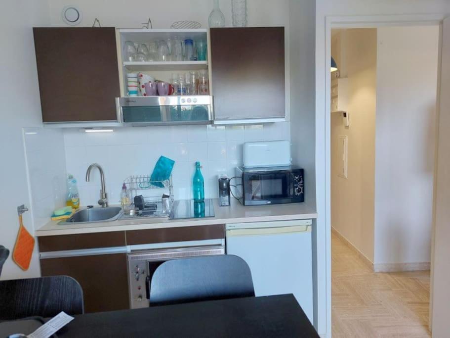 Studio Eleverca 3*- Rez De Jardin Terrasse - Axelle Loc'Appart Mandelieu La Napoule Luaran gambar