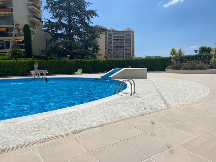 Studio Eleverca 3*- Rez De Jardin Terrasse - Axelle Loc'Appart Mandelieu La Napoule Luaran gambar